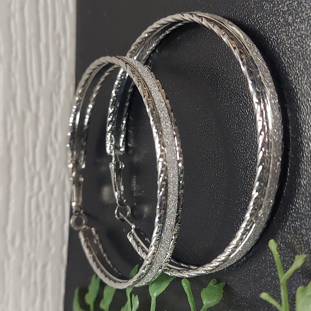 E2281 Silvertone Glitter Strip Hoop Earrings